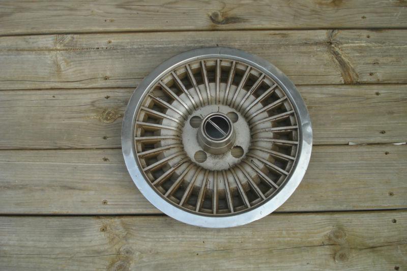 Sell (1) VINTAGE FORD HUB CAP in Lafayette, Indiana, US, for US 15.00