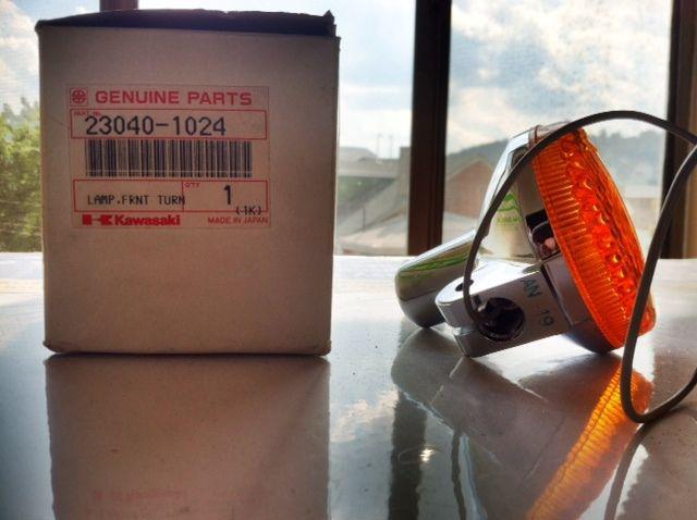Kawaski 305 ltd front turn signal (fits 47 total models)