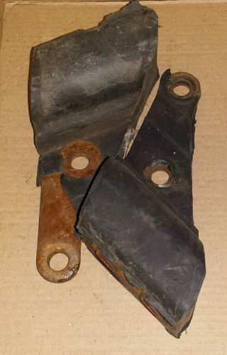 Hydramatic rh/lh automatic transmission mounts