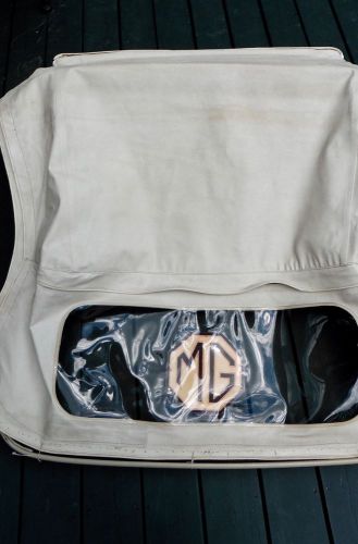 Mgtd&#039;  convertible top and 2 bow frame ....very good !