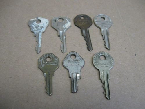 Antique vtg car keys dodge gm studebaker hurd ford? briggs &amp; stratton gas? l8