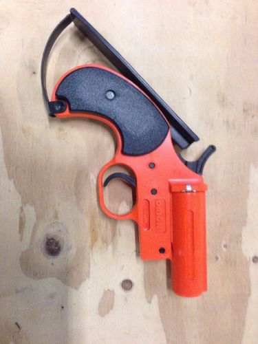 Orion 12-gauge flare launcher