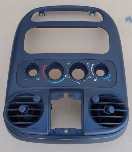 01 02 03 04 05 chrysler pt cruiser radio climate trim bezel with vents grey