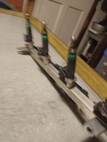 07-10 bmw x5 4.8l n62n v8 fuel injector rail with injectors oem 081821