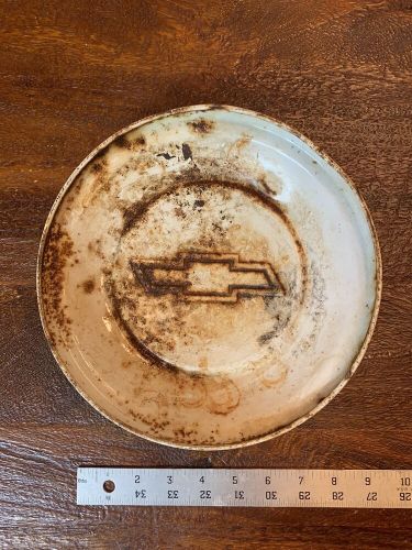 One (1)   oem vintage chevy white &amp; gold dog dish  hubcap 9.5”