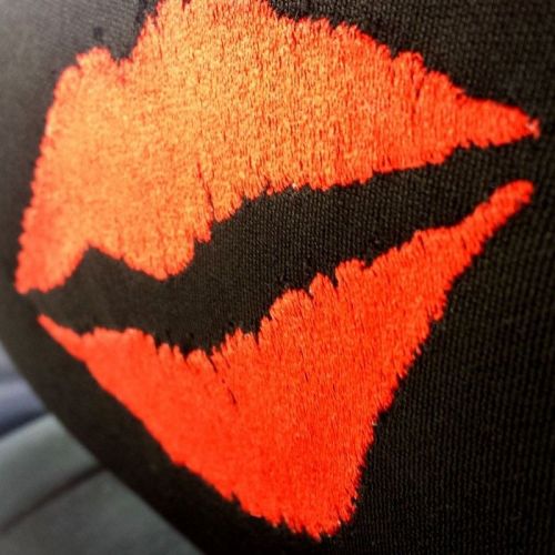 For VW New 4X Red Lips Logo Headrest And Black Fabric Seat Covers, US $41.87, image 3
