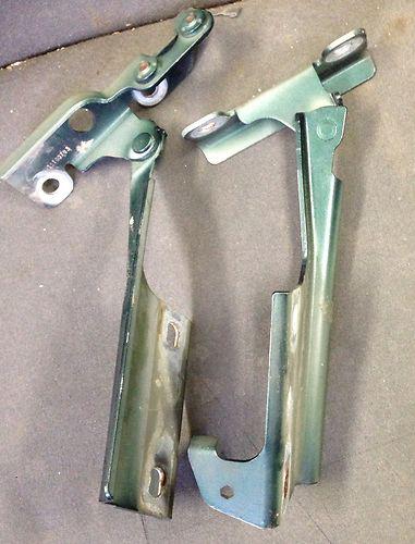 2002 – 2009 chevrolet trailblazer gmc envoy hood hinges