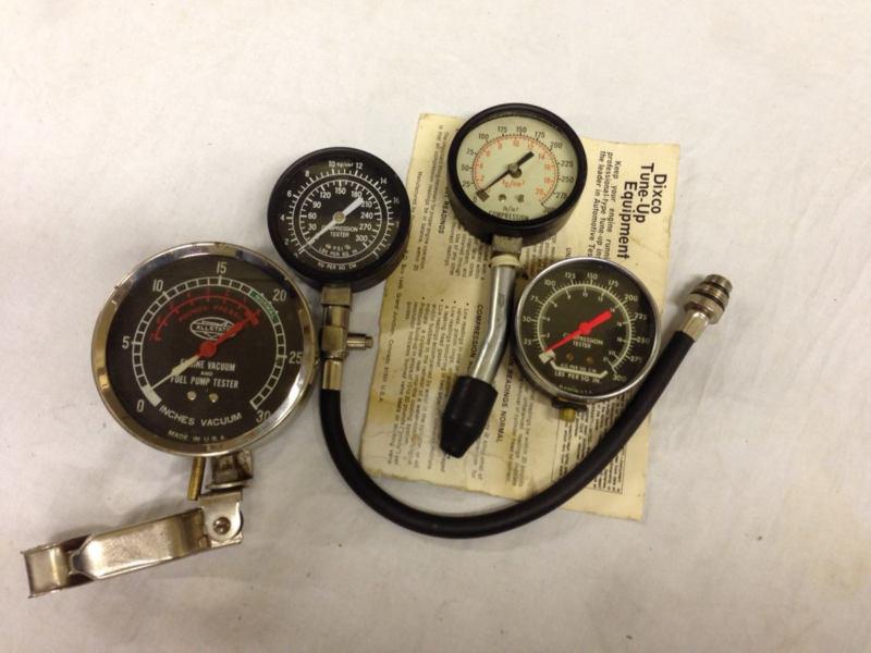 Lot of compression gauges and a vacuum gauge