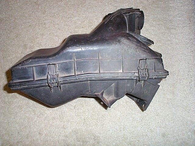 Vw beetle fuel injection air cleaner assembly