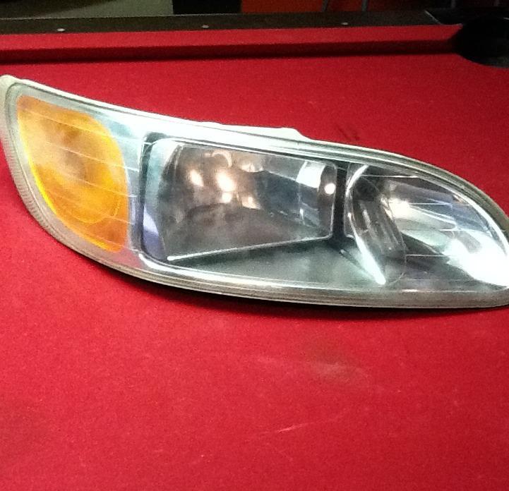 Petebilt Headlight (left)., US $0.99, image 3