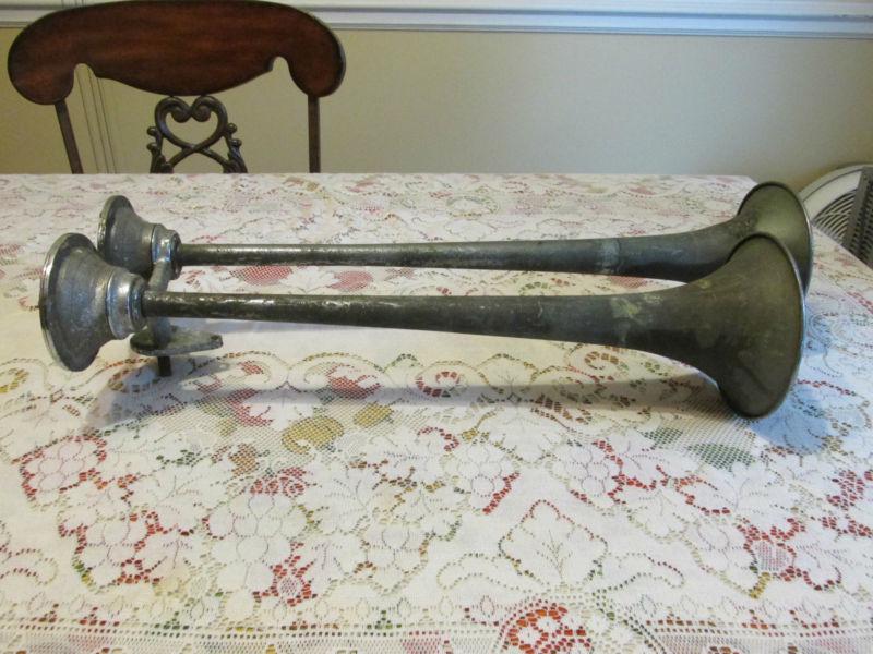 Buy Vintage INTERNATIONAL HARVESTER 2 AIR TRUMPET HORN Set in Canton