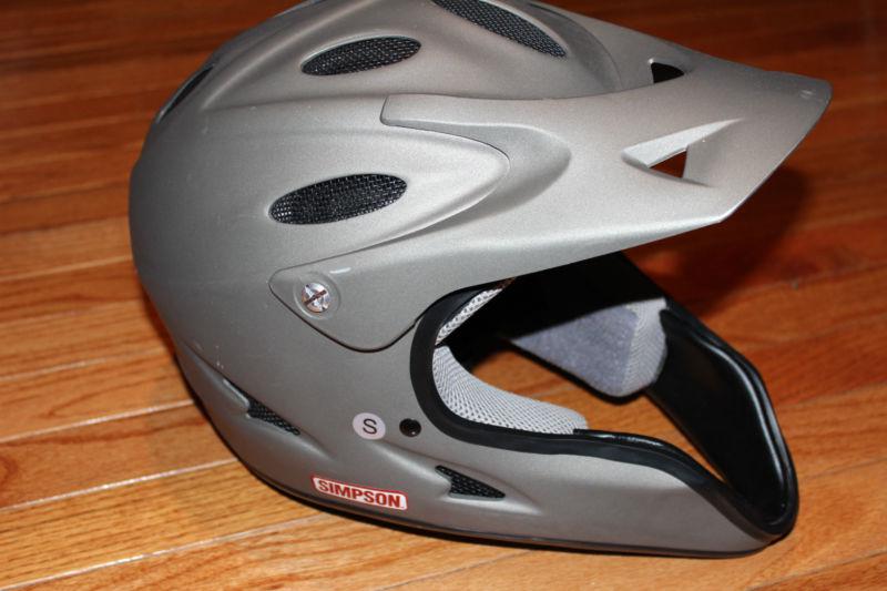 New without box simpson pit warrior helmet size sm- grey - racing - dirt bike - 