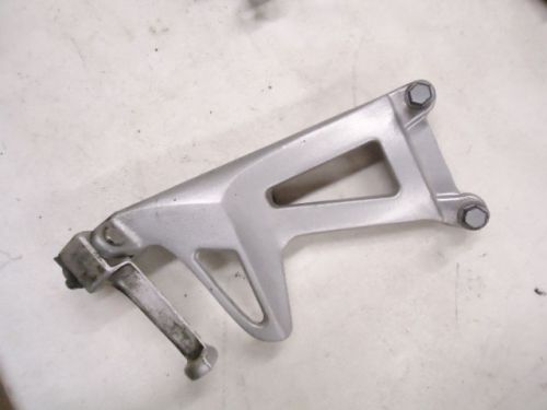 2003 triumph sprint st 955i rear back passenger foot peg rest w bracket left