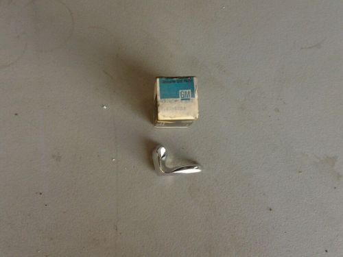 Nos gm vent window handle, nova,chevelle,corvair 4305052