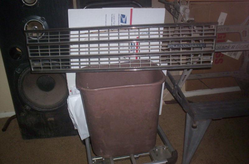 1992-95 plymouth voyager grille