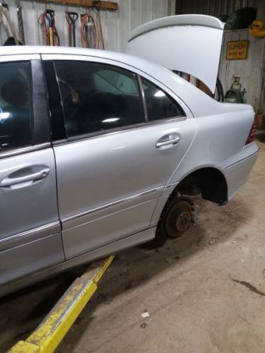 C280      2007 rear view mirror 1961604