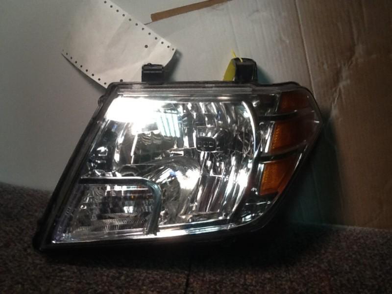 Buy Nissan Frontier headlight OEM 09 10 11 12 13 in Bloomfield Hills