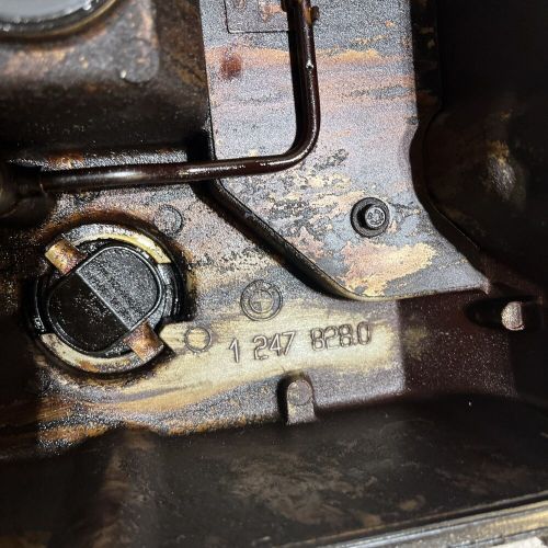 96-99 bmw e36 1.9l engine cylinder head valve cover oem