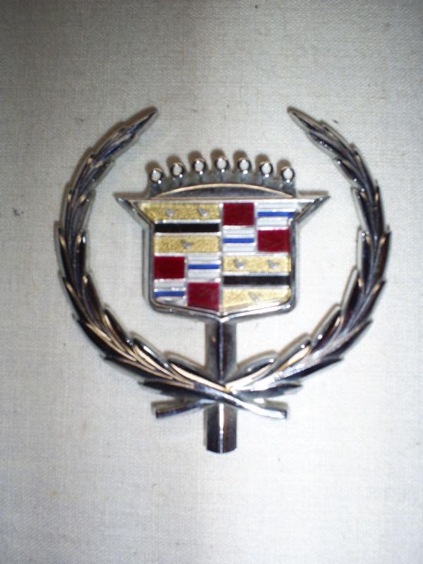 Very nice cadillac wreath and crest emblem hood ornament  nice