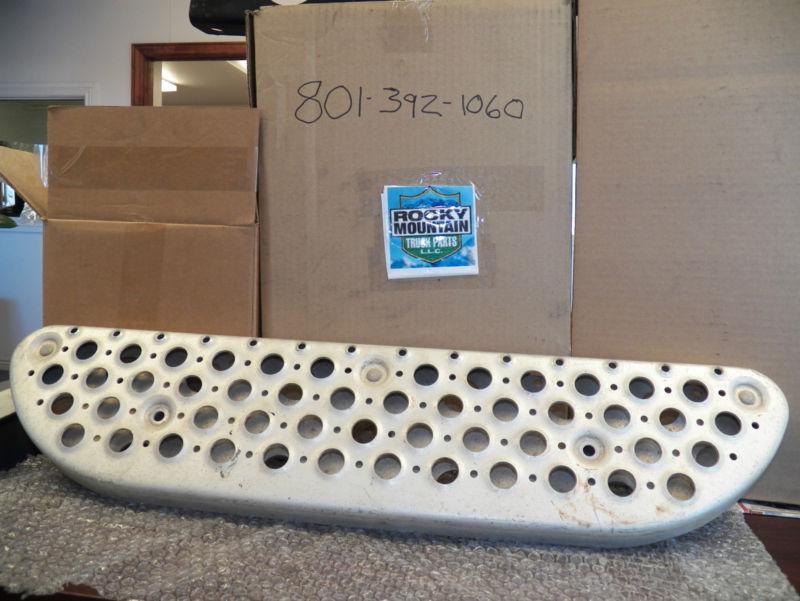 Kenworth t2000 31 inch step oem p/n a77-1004