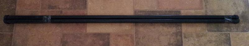 Thule lb58 58" load bars new pair with end caps