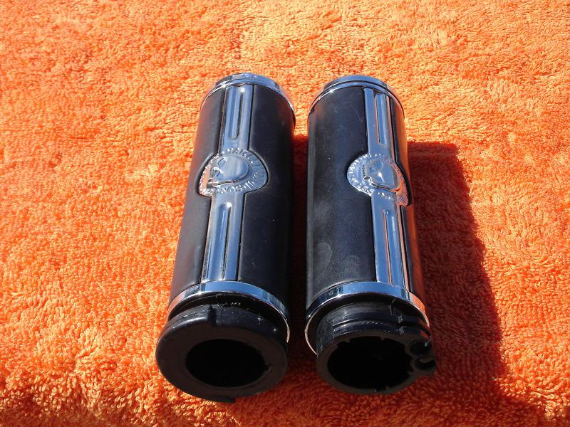 Buy HARLEY DAVIDSON GENUINE CHROME WILLIE G SKULL GRIPS USED NO RESERVE