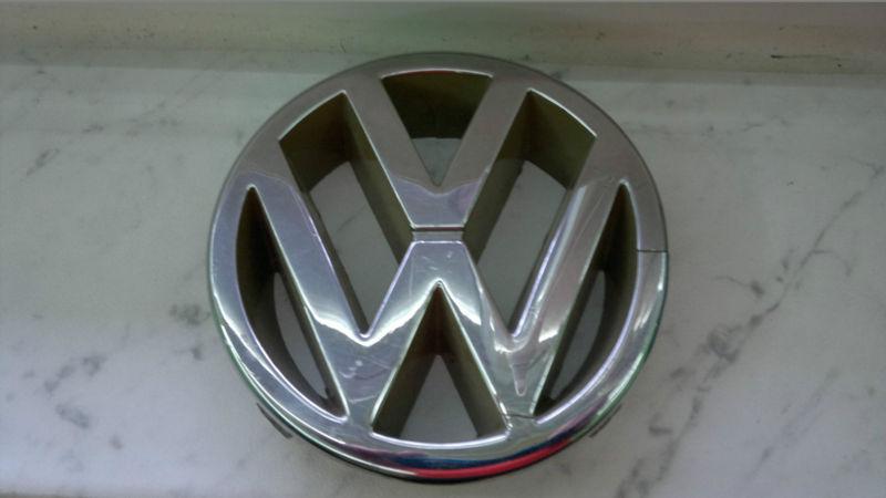 Vw golf mk3 / polo mk3 front grille badge emblem oe 3a0853601