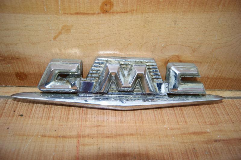 1958-1959 gmc chrome fender emblem