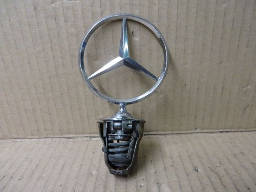 Mercedes benz 123 300 td 82 1982 hood emblem ornament
