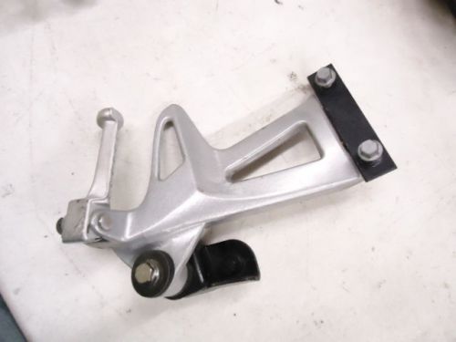 2003 triumph sprint st 955i rear back passenger foot peg rest w bracket right