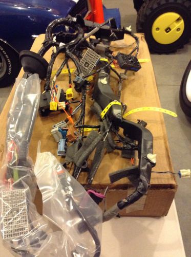 Genuine oem part  15196579 harness