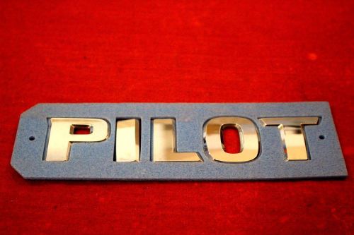 Original honda pilot rear tailgate emblem badge 75722-sza-a01 oem