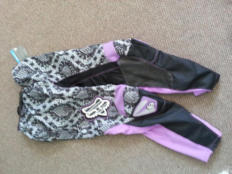 New fox180 womens dirtbike riding pants size 5-6 purple and black very nice