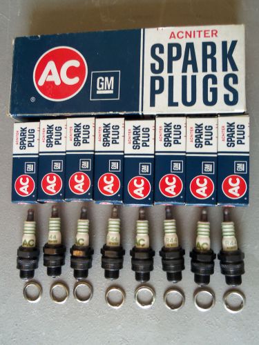 R44 ac spark plugs   nos  4 green lines  5669993