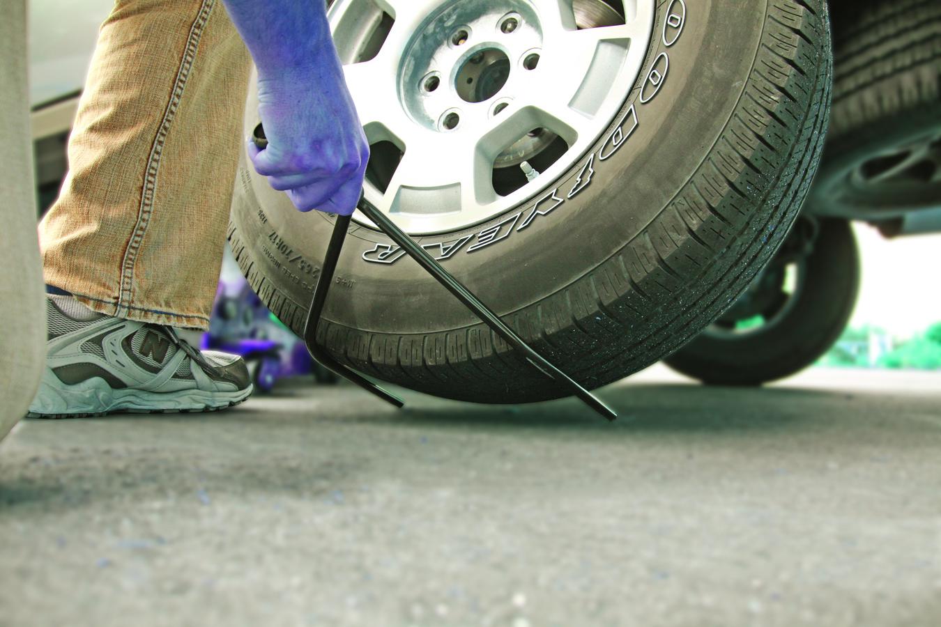 Camco 44511 tire changing tool trailer rv