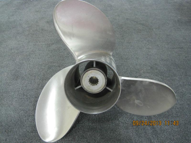 Yamaha  stainless prop 19-t x 15 1/4 " rh saltwater series ii 