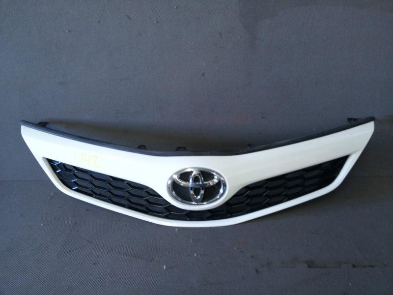 2012 toyota camry hybrid front radiator grille 53101-06340 white oem