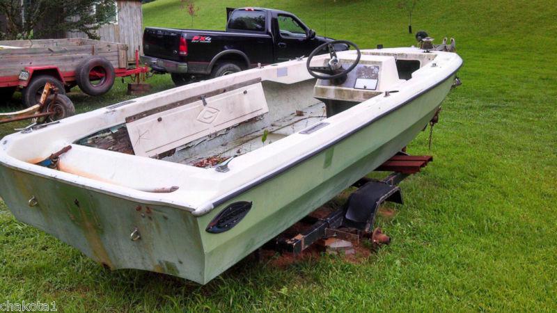 GLASTRON FIBERGLASS BOAT WITH TRAILER  (salvage or fix up), US $0.99, image 3