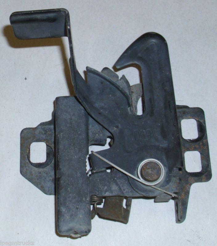 2000 chevy malibu 4d gm 3.1l 3100 v6 hood latch catch release