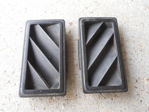 82-92 camaro/iroc/z28/rs - oem dash pad defrost vents