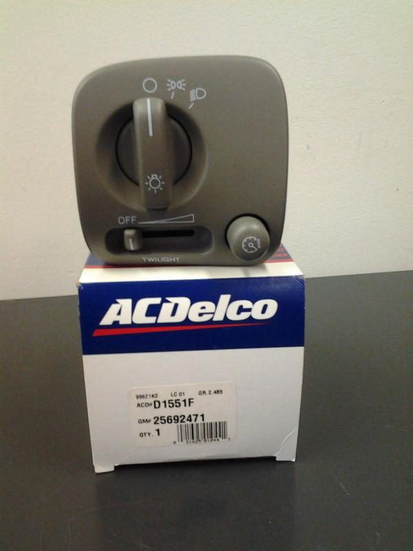 Headlight twighlight and guage dimmer switch gm 25692471  cadillac 