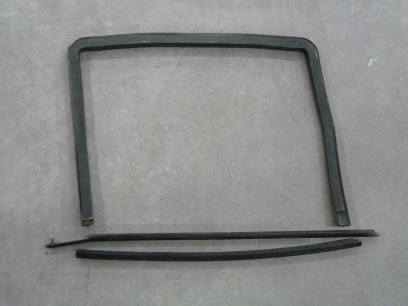 Sell 2005 pt cruiser rear passenger door window stripping weather