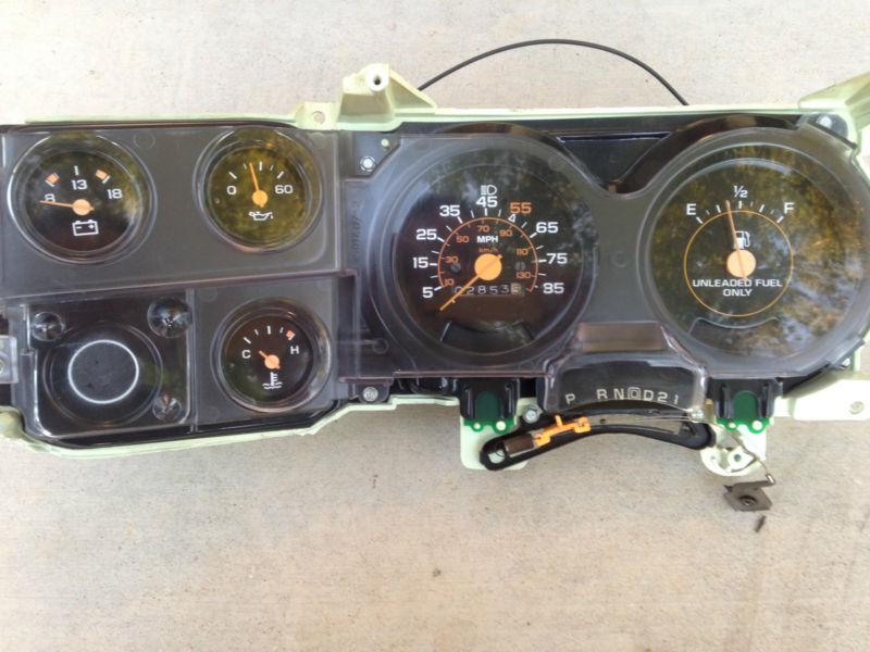 Chevy c10 instrument cluster very clean, 1981 to 1986 years