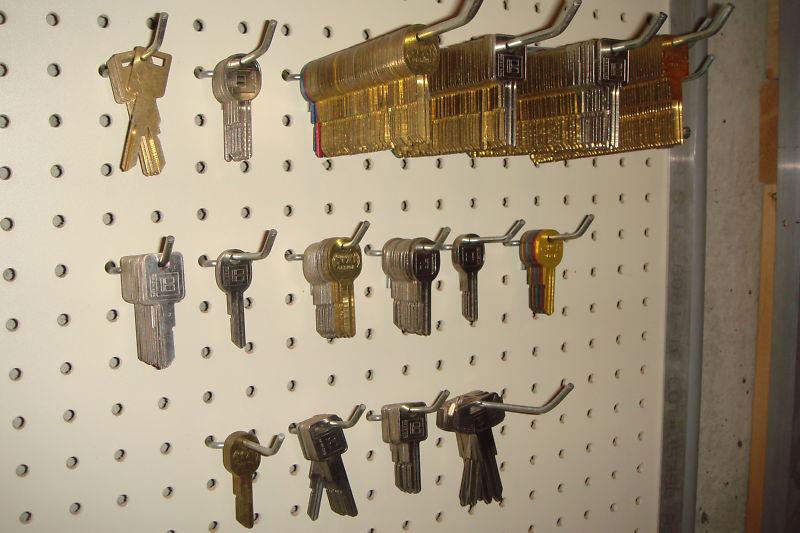 Locksmith - lot of 346 gm assorted letter key blanks