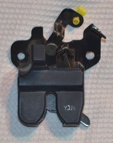 Hyundai elantra gen 3 xd 2000 06 oem trunk latch lock boot