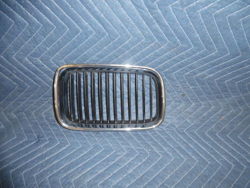 94 95 96 bmw 318i grille upper right and excellent oem condition