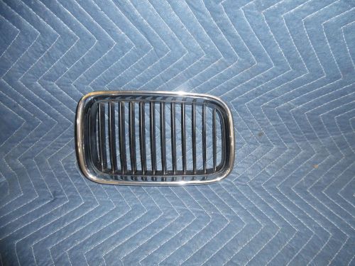 94 95 96 bmw 318i grille upper right and excellent oem condition