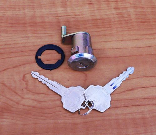 Trunk lid lock cylinder for datsun-510/160j violet auster cupe sedan 1978-1981