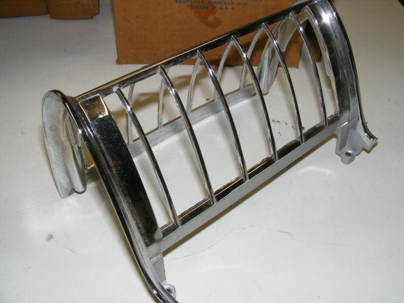 1974 FORD FULLSIZE PARK LAMP DOOR BEZEL RH NOS NEW D4AZ-13210-A, US $34.99, image 3