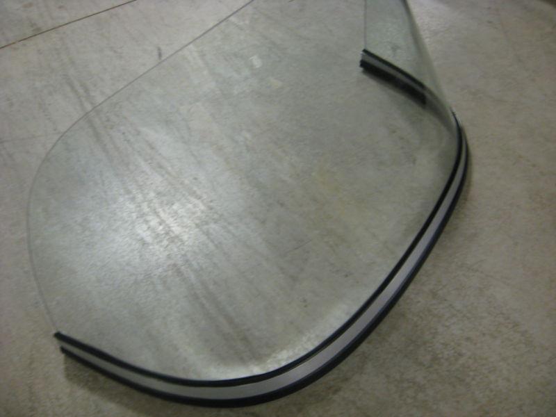 Taylor made pontoon console curve windscreen boat